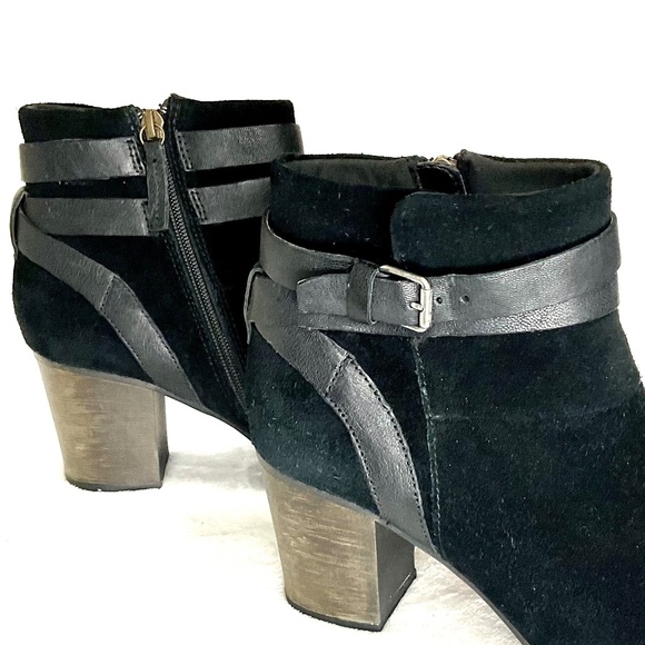 CLARKS Black Enfield Coco Harness Side Zip Suede Leather Ankle Boot sz 10 - Picture 12 of 13